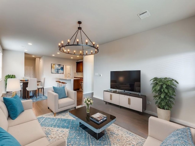 living room featuring baseboards, wood finished floors, visible vents, and recessed lighting