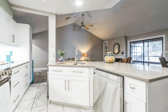 kitchen featuring stainless steel appliances, a sink, visible vents, open floor plan, and vaulted ceiling