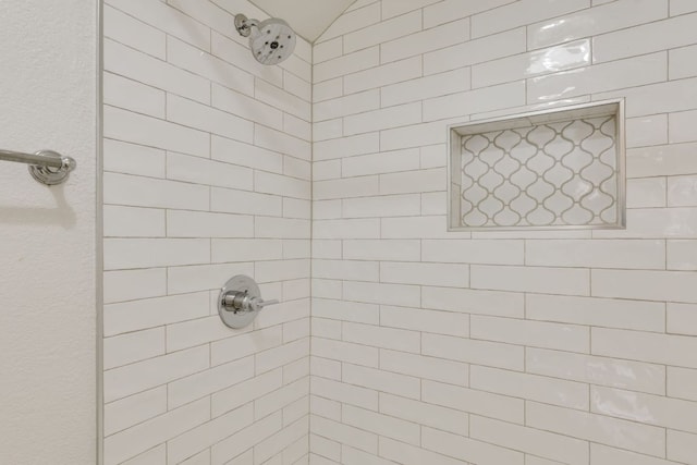 bathroom featuring tiled shower