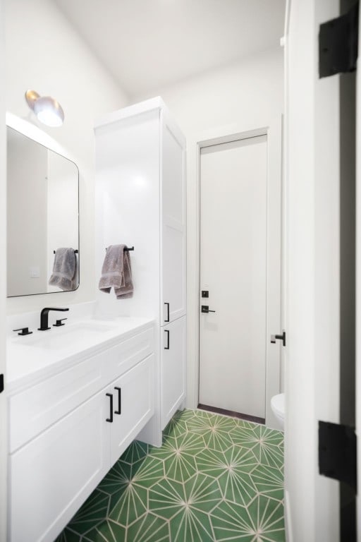 23937 Oscar Rd, Spicewood, TX 78669 - half bath featuring vanity and toilet