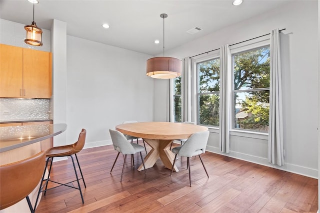 dining area with recessed lighting, visible vents, light wood-style flooring, and baseboards