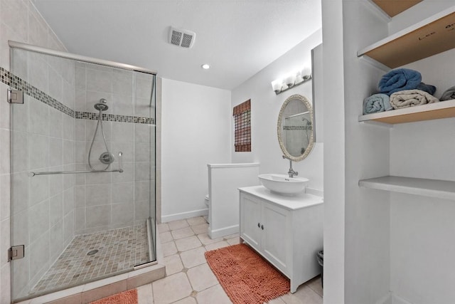 full bath featuring visible vents, toilet, a stall shower, vanity, and baseboards