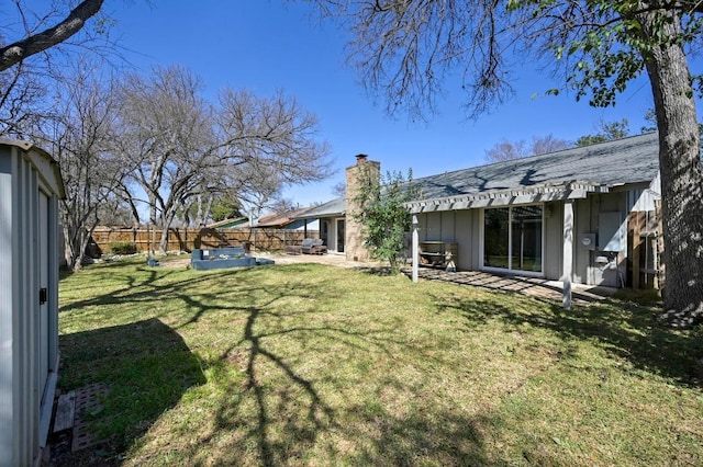 view of yard featuring fence, a pergola, and a patio