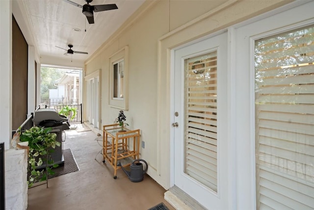 property entrance with covered porch and a ceiling fan