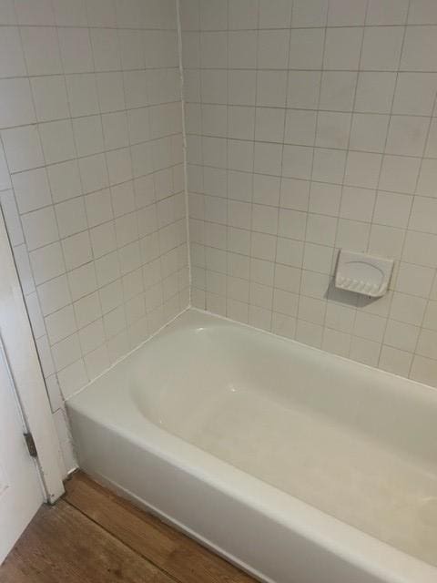 bathroom featuring a washtub and wood finished floors