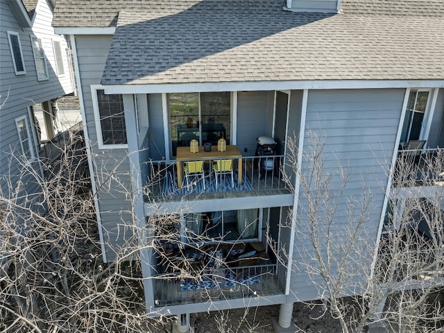 exterior space featuring a shingled roof