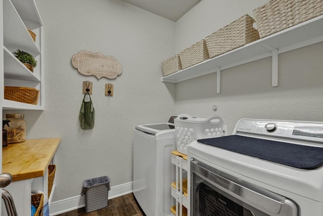 washroom with dark wood-style floors, laundry area, independent washer and dryer, and baseboards