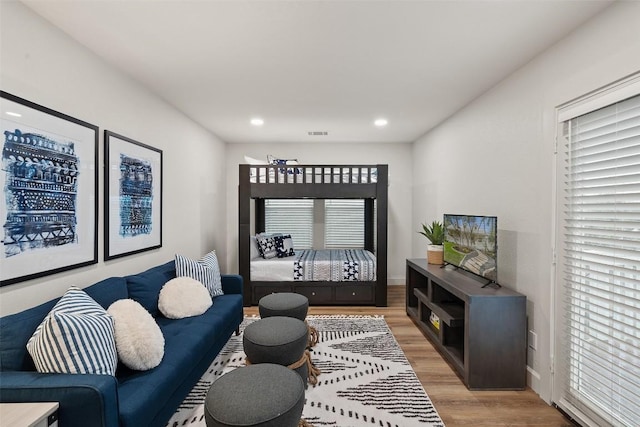 living area featuring baseboards, recessed lighting, visible vents, and light wood-style floors