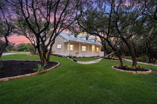 view of yard at dusk