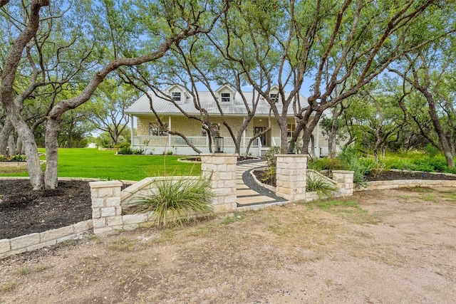 view of front of property featuring covered porch and a front yard