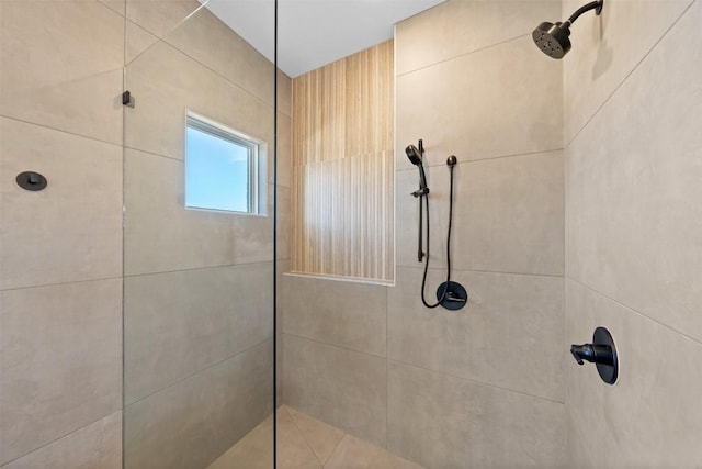 full bathroom featuring a tile shower