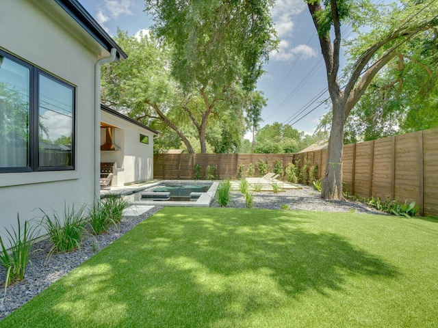 view of yard featuring a fenced backyard