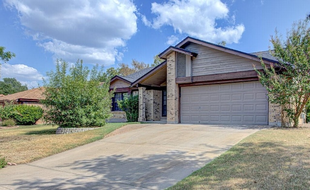 view of front of house featuring an attached garage, driveway, and a front yard