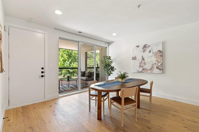 dining room featuring recessed lighting, visible vents, light wood-style flooring, and baseboards