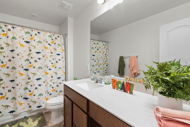 full bathroom with visible vents, vanity, toilet, and a shower with curtain