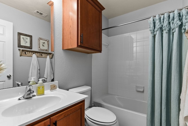 full bath featuring visible vents, a textured wall, toilet, shower / bath combo with shower curtain, and vanity