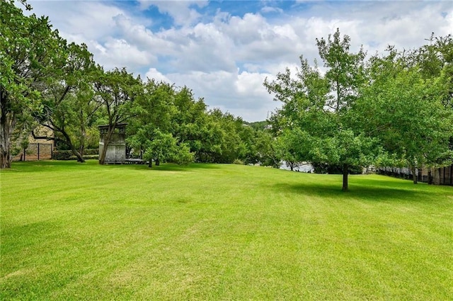 Listing photo 3 for 909 Brooks Hollow Rd, Lakeway TX 78734