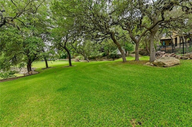 909 Brooks Hollow Rd, Lakeway, TX 78734