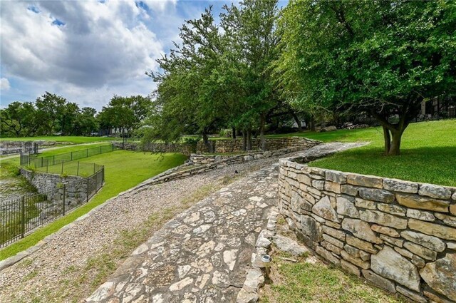 909 Brooks Hollow Rd, Lakeway, TX 78734