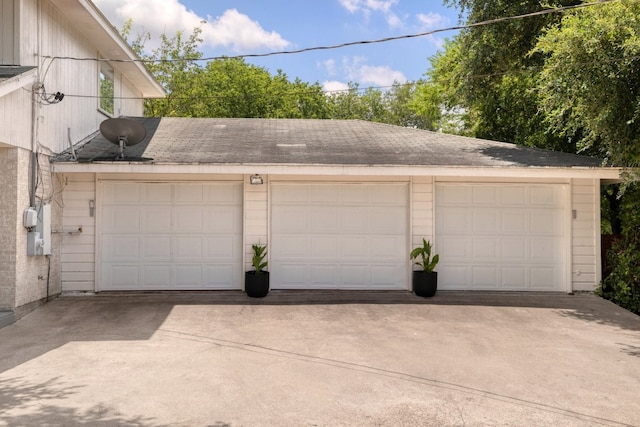 view of detached garage