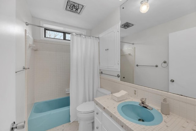 full bath with visible vents, shower / bathtub combination with curtain, backsplash, toilet, and vanity