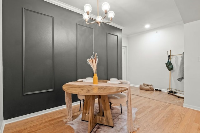 dining area featuring crown molding, light wood-style flooring, baseboards, and an inviting chandelier