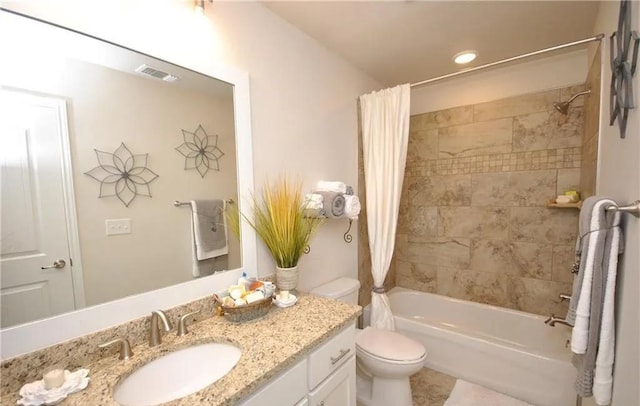 full bath with toilet, shower / bathtub combination with curtain, visible vents, and vanity