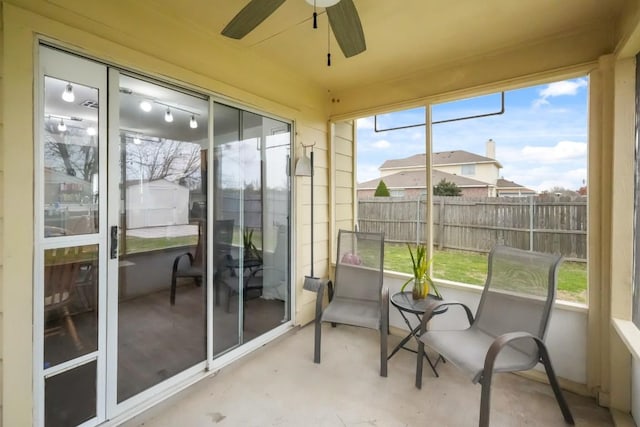 sunroom featuring a ceiling fan