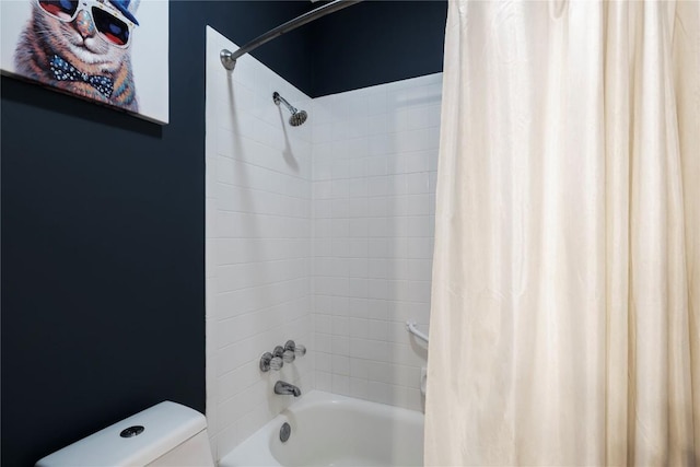 full bathroom with toilet and shower / tub combo