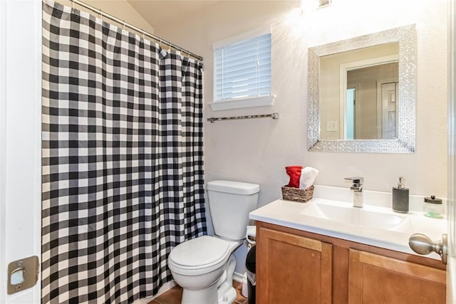 full bath with toilet, a shower with shower curtain, and vanity