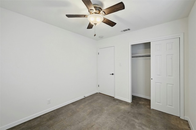 unfurnished bedroom featuring a ceiling fan, a closet, visible vents, and baseboards