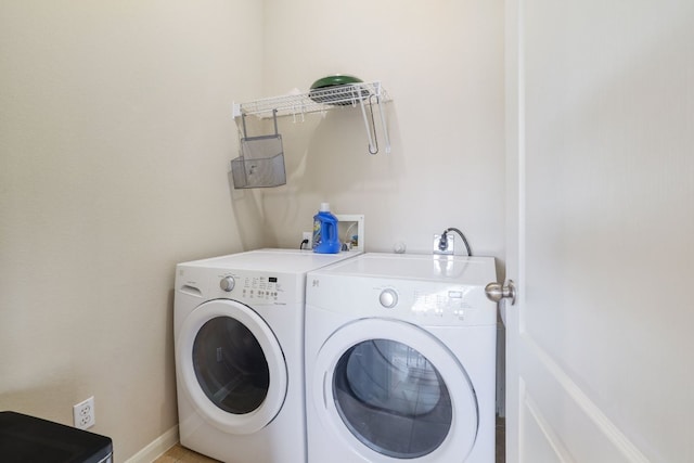 2000 Amur Dr, Austin, TX 78745 - laundry room featuring independent washer and dryer
