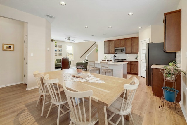 dining area with baseboards, visible vents, ceiling fan, light wood-style floors, and recessed lighting