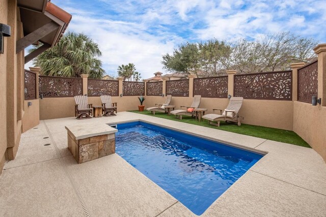 13525 Queen Johanna Ct, Corpus Christi, TX 78418 - view of swimming pool featuring a patio area
