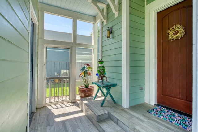 entrance to property featuring covered porch