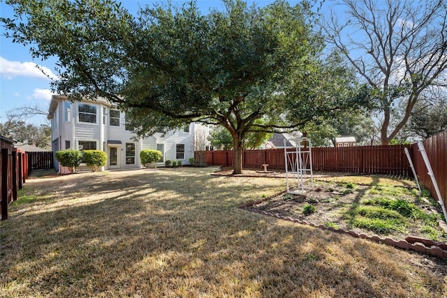 view of yard featuring a fenced backyard