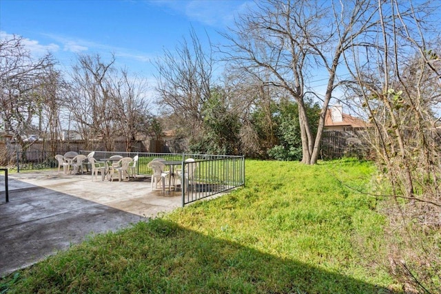 view of yard featuring a patio area and fence