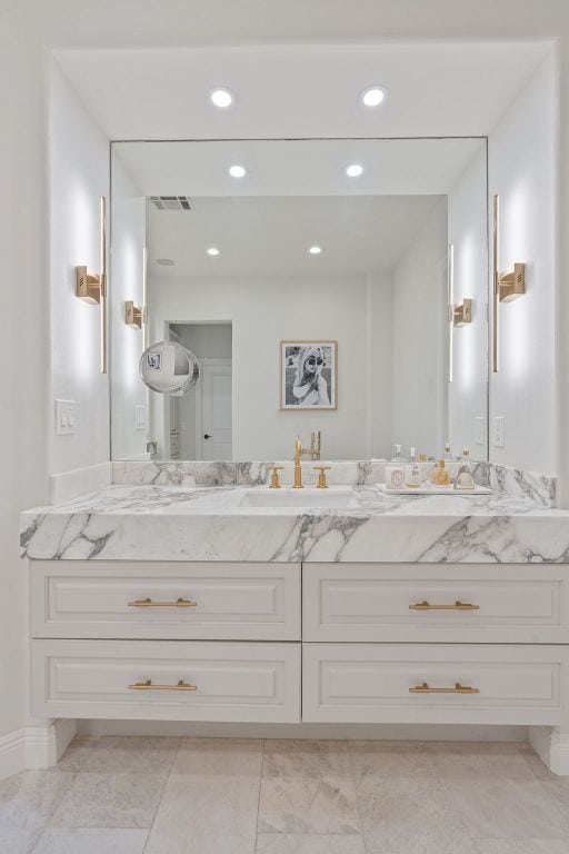 full bathroom featuring double vanity, a sink, visible vents, and recessed lighting