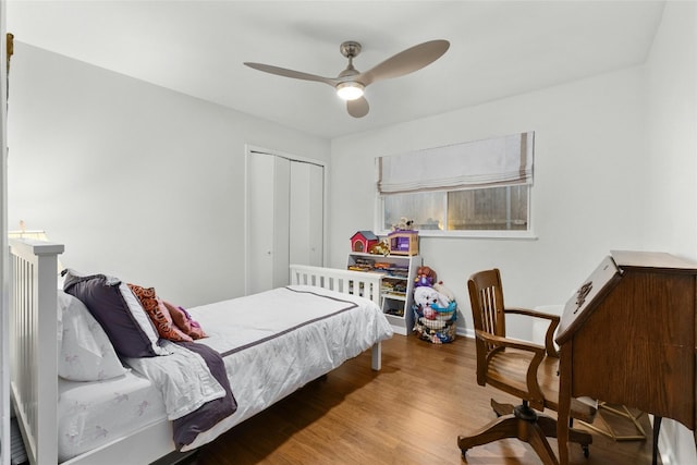 bedroom with ceiling fan, a closet, baseboards, and wood finished floors