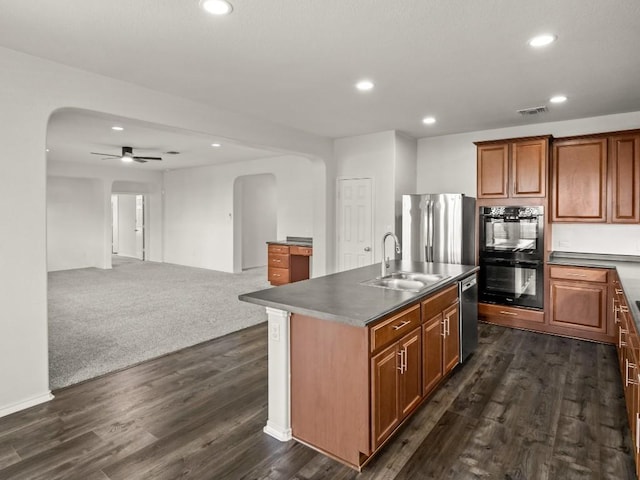 kitchen featuring arched walkways, recessed lighting, a sink, visible vents, and appliances with stainless steel finishes