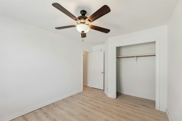 unfurnished bedroom featuring baseboards, a closet, a ceiling fan, and light wood-style floors