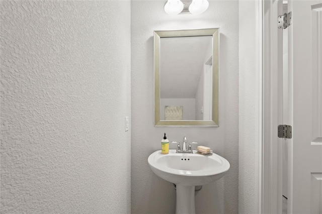 bathroom featuring a textured wall