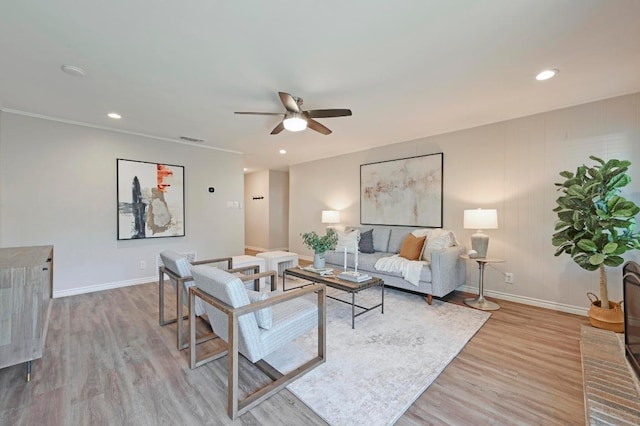 living area featuring baseboards, visible vents, a ceiling fan, wood finished floors, and recessed lighting