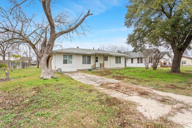 single story home featuring driveway and a front lawn