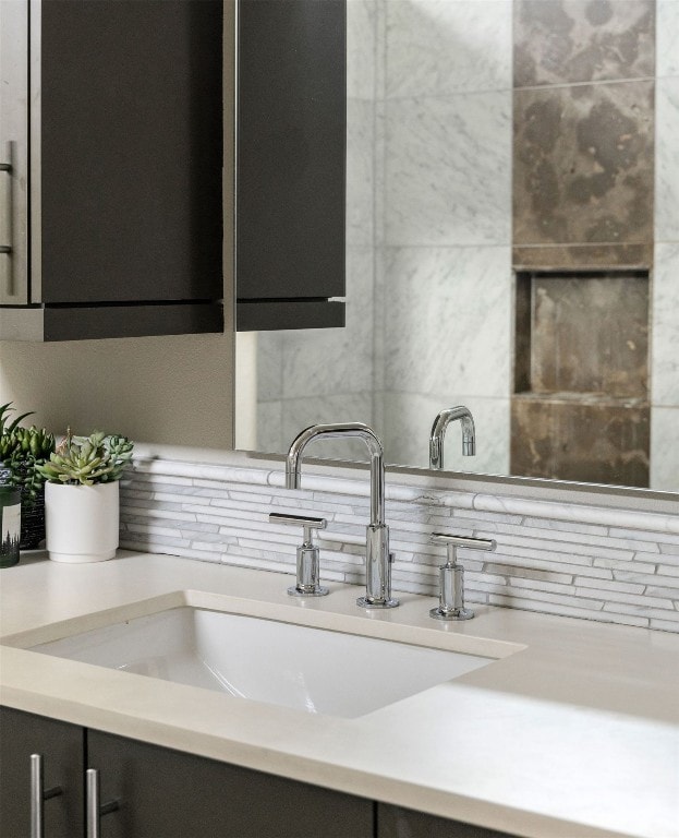 room details featuring vanity and decorative backsplash