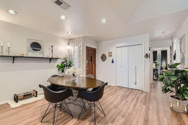 dining area featuring baseboards, recessed lighting, visible vents, and light wood-style floors