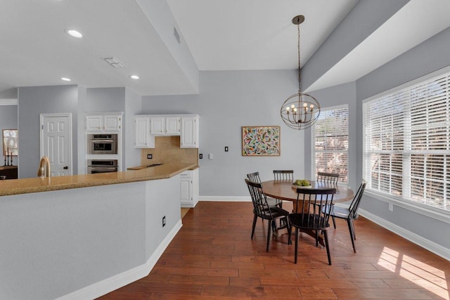 dining room with a notable chandelier, recessed lighting, dark wood-style flooring, visible vents, and baseboards