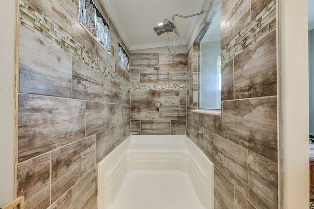 full bath featuring a wealth of natural light, crown molding, and a tile shower