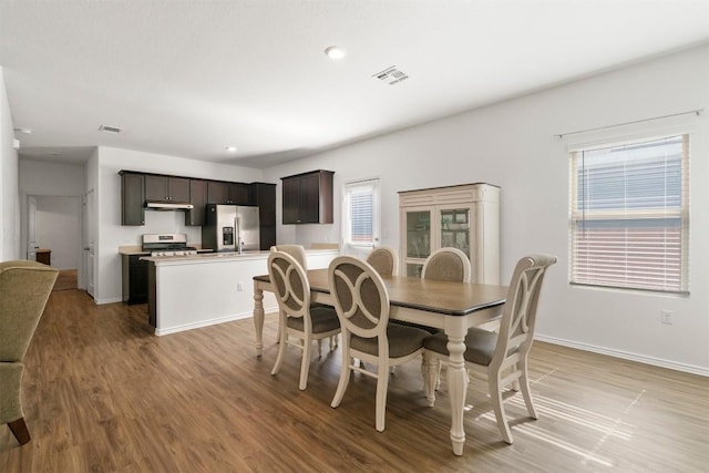 dining space with light wood-type flooring, visible vents, baseboards, and recessed lighting