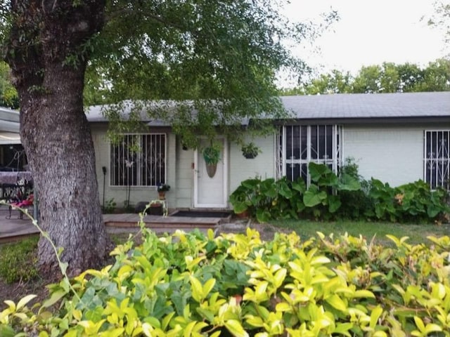 view of front of property